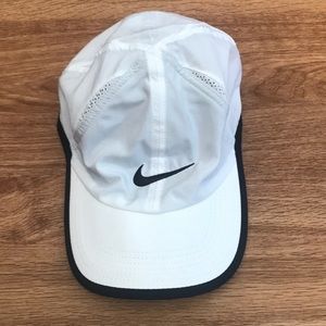 Nike Featherlight dri-fit cap